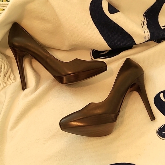 NWOT Ralph Lauren platform pumps - Picture 2 of 4